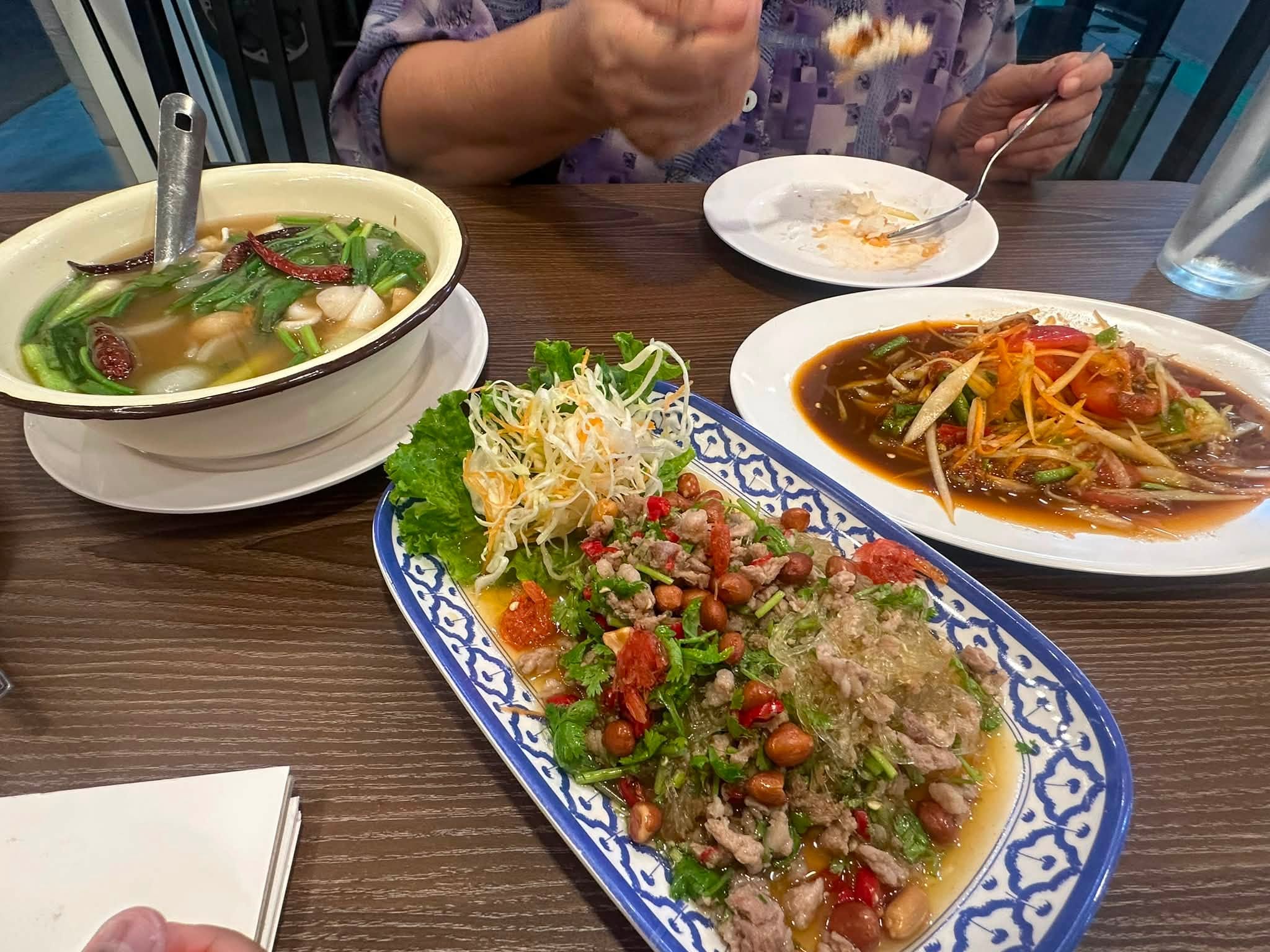บรรยากาศร้านตำแซ่บซ่าส์ 1